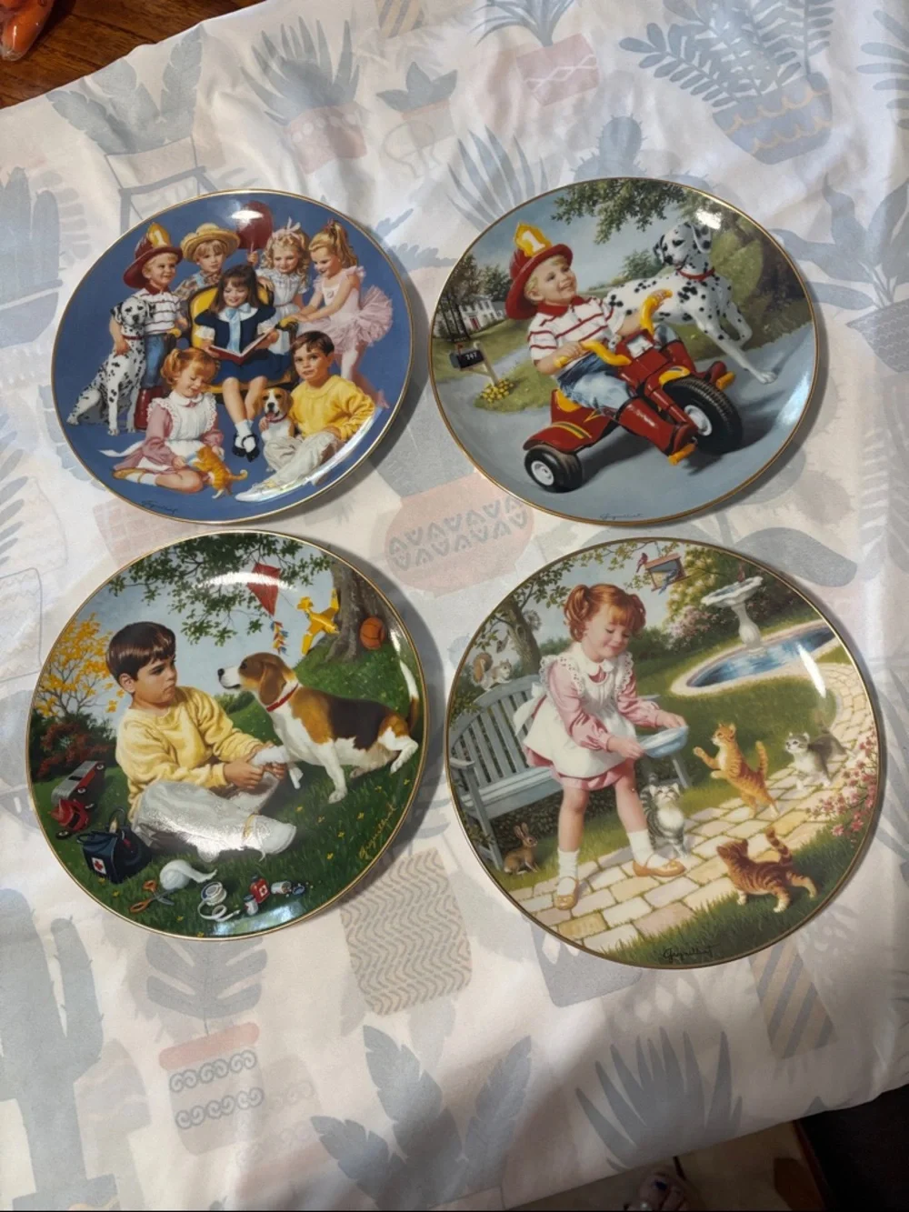 Vintage-Style Children Illustration Decorative Wall Plate - Multi-Color